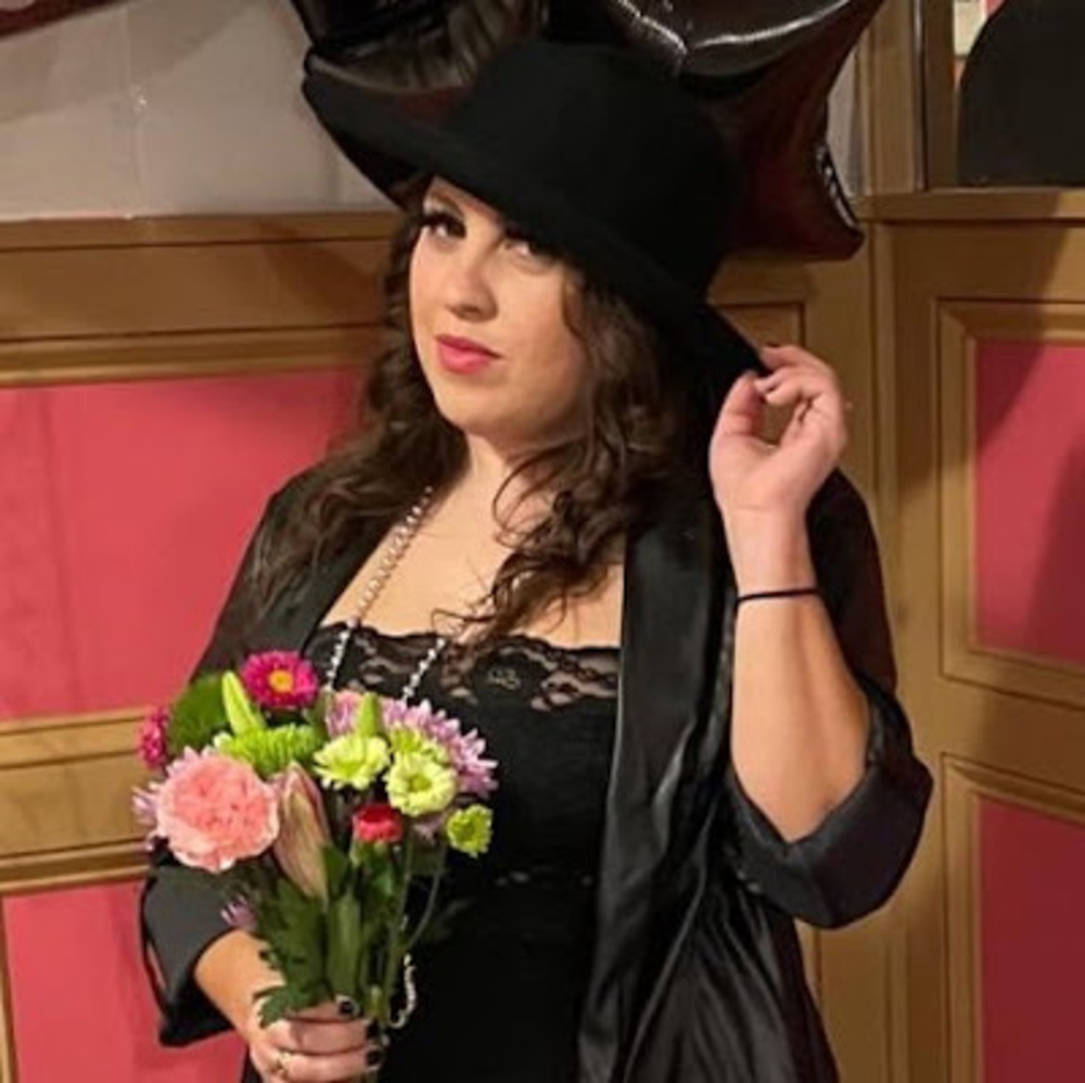 Meet your Posher, Cassandra